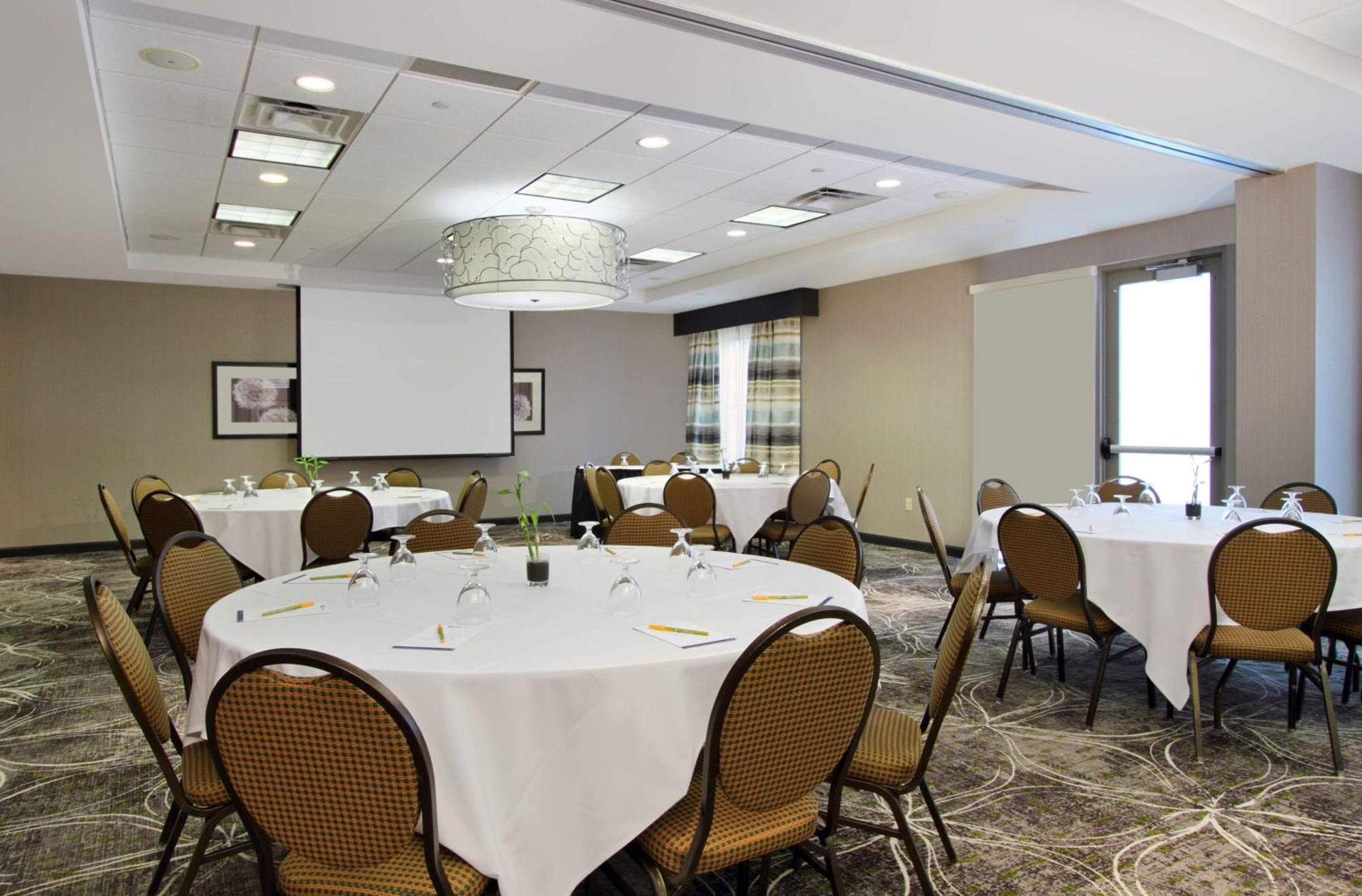 Hilton Garden Inn Columbus-University Area Exterior photo