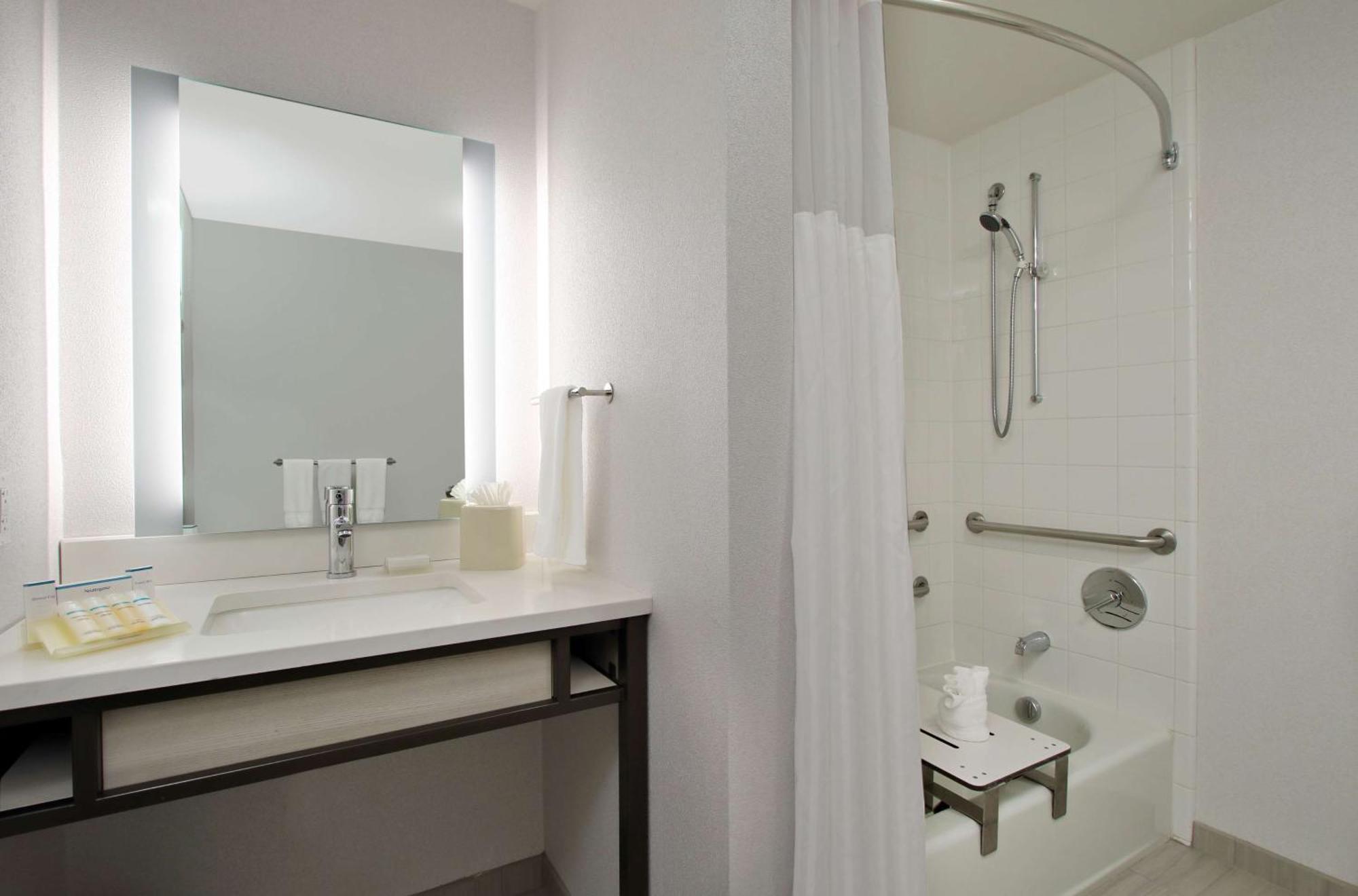 Hilton Garden Inn Columbus-University Area Exterior photo