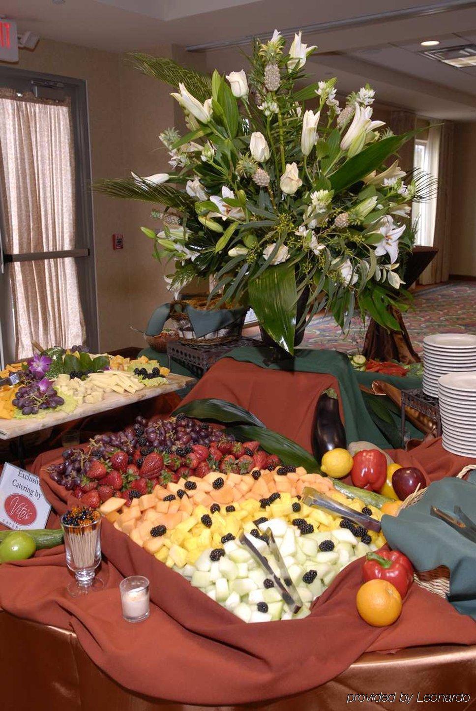 Hilton Garden Inn Columbus-University Area Restaurant photo